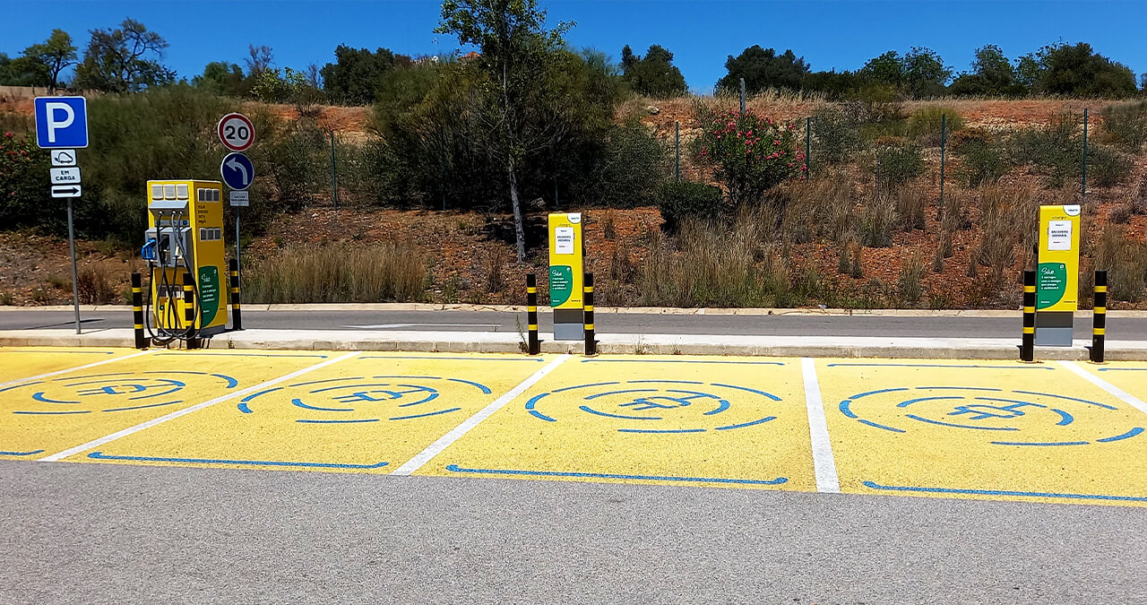 view of the 3 electric chargers for vehicles in the auchan de lagoa