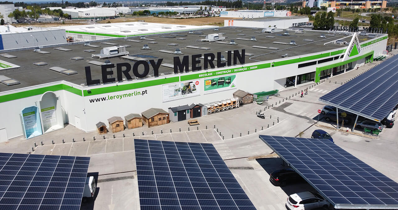 aerial view of the solar carport at leroy merlin in aveiro helexia
