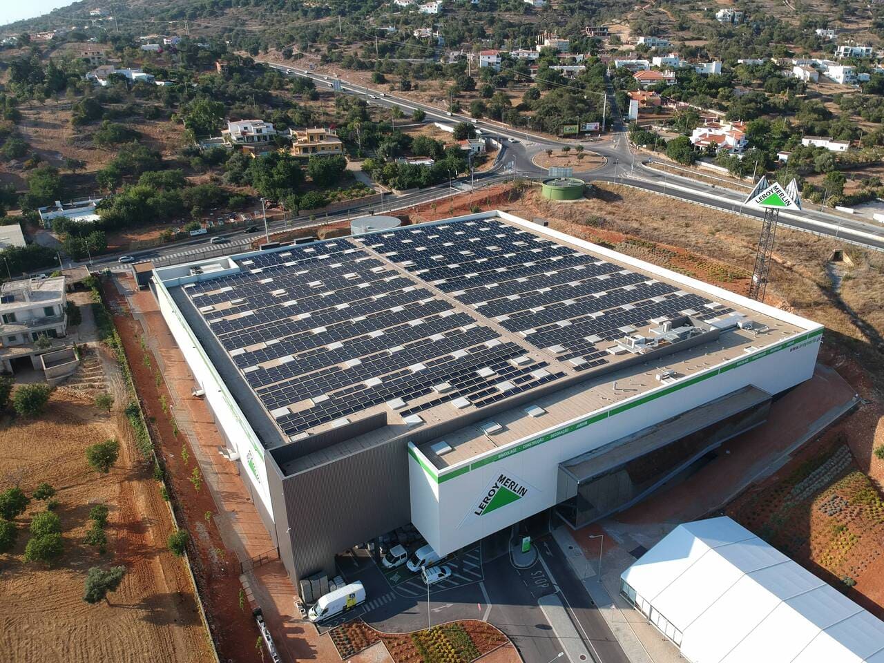 leroy merlin store with photovoltaic roof in loulé